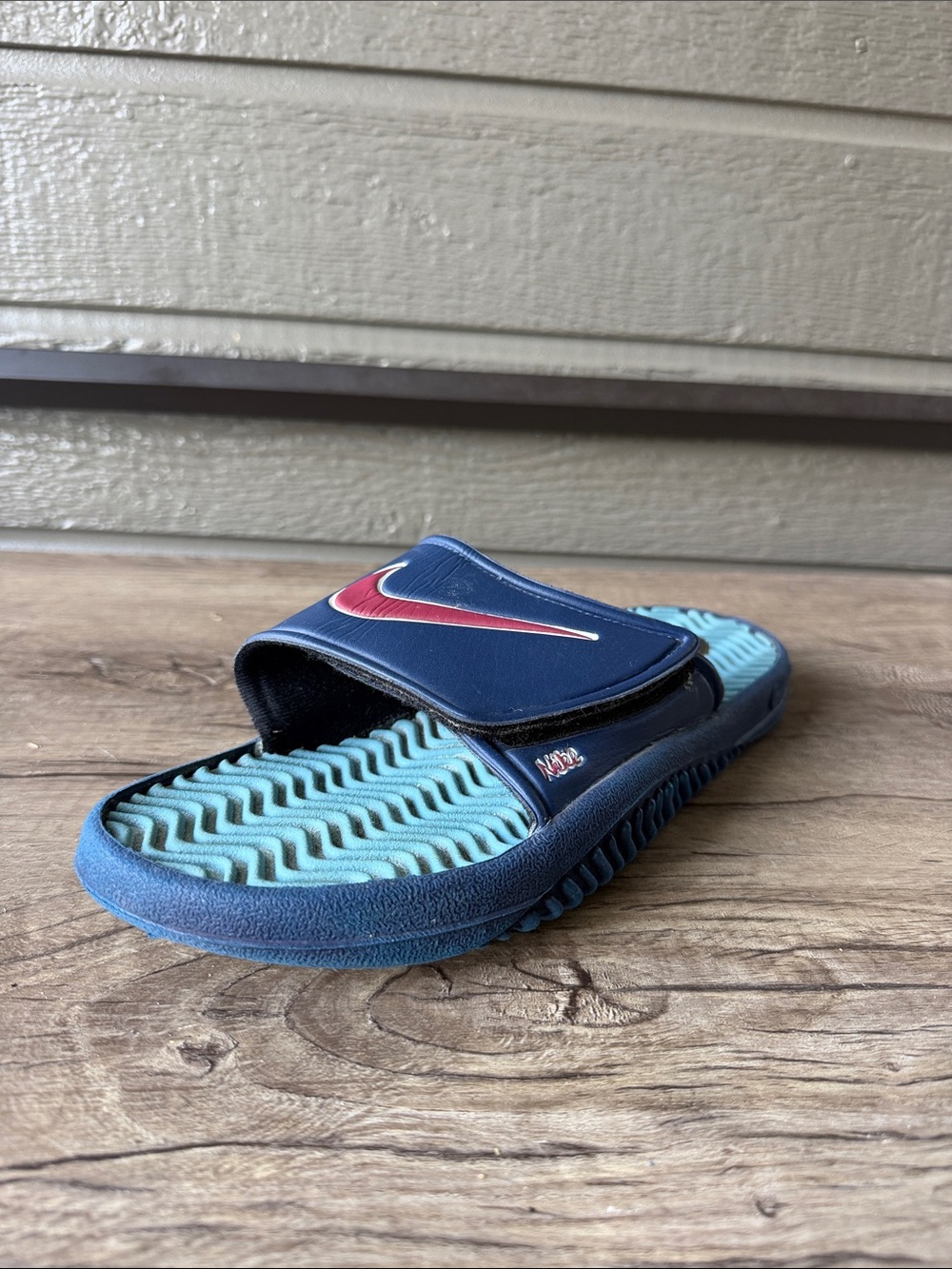Nike Men’s Navy Slides with Light Blue Footbeds and Red Swoosh size 11